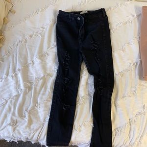 Black ripped skinny jeans